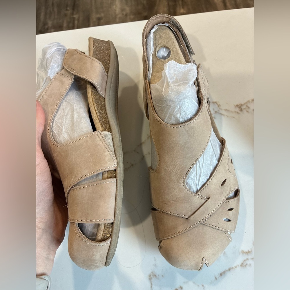 Earth Origins tan slingback covered toe shoe size 9